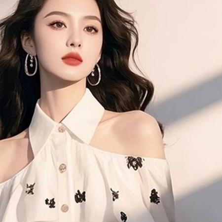 BY16153# 法式碎花镂空露肩长袖衬衫女设计感春秋季超好看荷叶边polo领上衣 服裝批發女裝批發服飾貨源