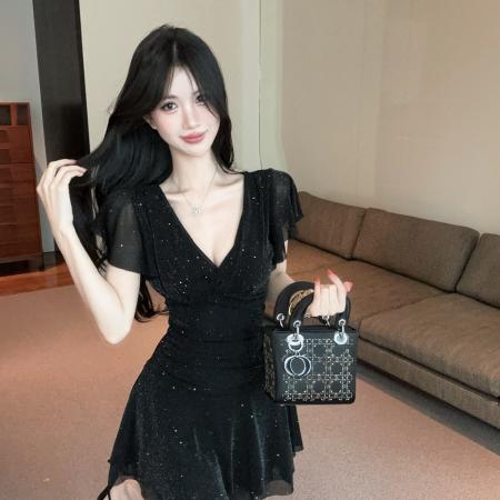 BY16305# 甜辣风深V褶皱收腰连衣裙女聚会炸街飞飞袖A字裙 服裝批發女裝批發服飾貨源