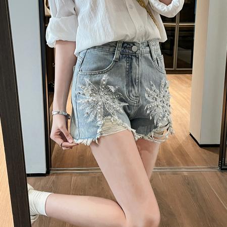 BY16321# 夏季怀旧牛仔短裤女新款刺绣钉珠镶钻磨破毛边浅色热裤子 服裝批發女裝批發服飾貨源