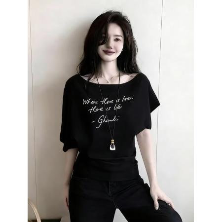 BY16328# 韩系设计感一字肩字母印花短袖t恤女夏季新款收腰不对称上衣 服裝批發女裝批發服飾貨源