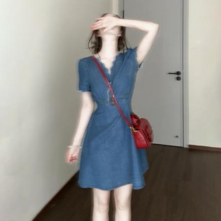 BY16334# 法式v领蓝色蕾丝花边连衣裙子女夏季新款高级感气质收腰短裙 服裝批發女裝批發服飾貨源