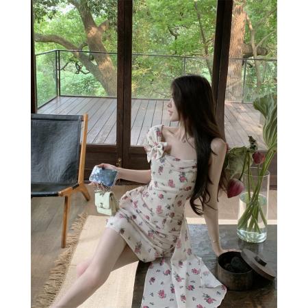 BY16367# 纯欲碎花吊带连衣裙设计感不规则拖尾性感辣妹包臀裙 服裝批發女裝批發服飾貨源