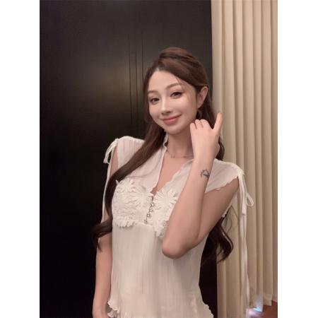 BY16377# 设计感纯欲短款正肩显瘦辣妹白色蕾丝拼接v领透视上衣 服裝批發女裝批發服飾貨源