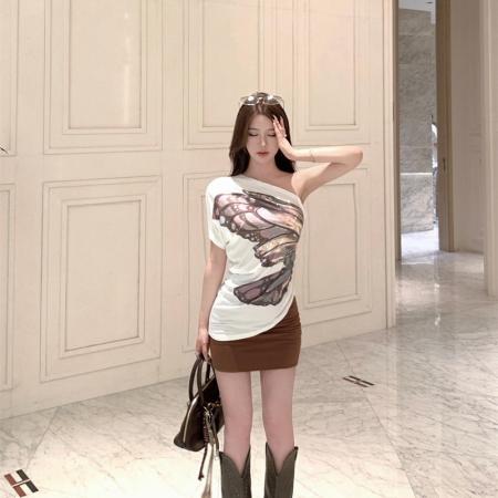 BY16383# 性感蝴蝶翅膀印花彩色亮片斜肩短袖T恤女夏单肩上衣 服裝批發女裝批發服飾貨源