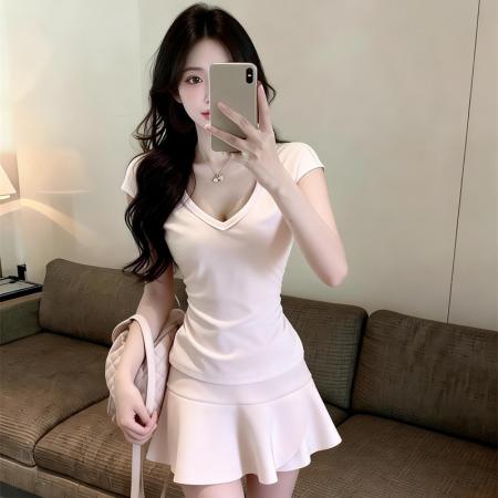 BY16410# 基础减龄正肩V领短袖T恤女+俏皮韩系a字短裙两件套装女  服裝批發女裝批發服飾貨源
