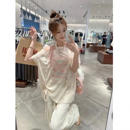 BY16432# 原版破洞布破洞布设计感蝴蝶印花露肩短袖T恤女夏季  服裝批發女裝批發服飾貨源