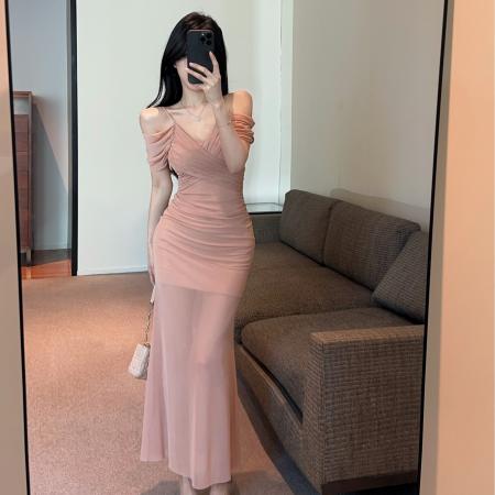 BY16472# 低胸露肩吊带褶皱中长款网纱打底连衣裙  服裝批發女裝批發服飾貨源