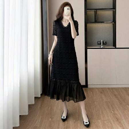 BY16485# 大码高端轻奢蕾丝肌理感连衣裙夏季优雅气质胖mm超显瘦小黑裙  服裝批發女裝批發服飾貨源