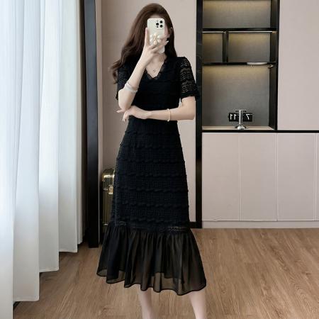 BY16485# 大码高端轻奢蕾丝肌理感连衣裙夏季优雅气质胖mm超显瘦小黑裙  服裝批發女裝批發服飾貨源