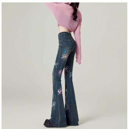 BY16540# 辣妹蝴蝶结涂鸦微喇叭牛仔裤女新款美式深蓝修身高腰马蹄裤子  服裝批發女裝批發服飾貨源
