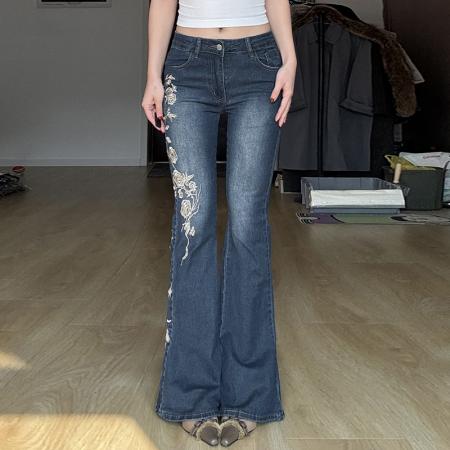 BY16541# 中古风玫瑰刺绣蓝色牛仔裤修身显瘦喇叭裤女  服裝批發女裝批發服飾貨源