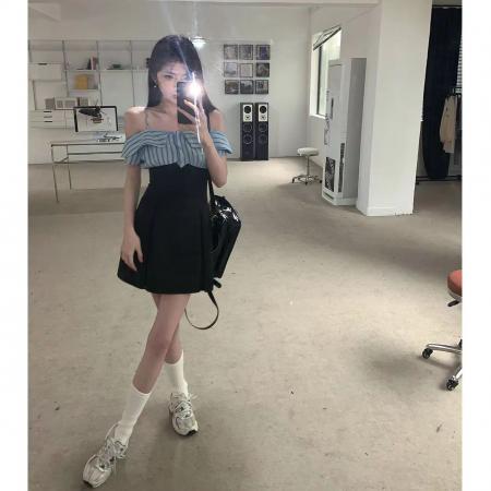 BY16745# 甜辣风显瘦遮肉小个子一字肩吊带裙蓝色竖条纹拼接连衣裙短款