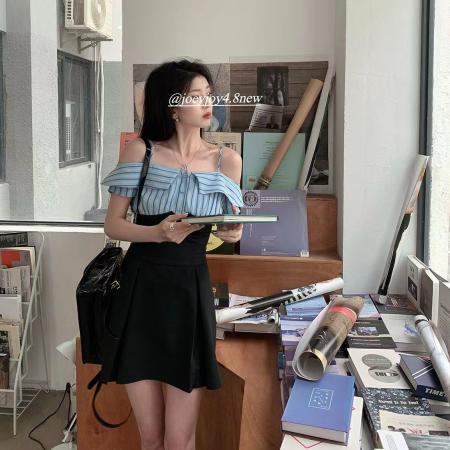 BY16745# 甜辣风显瘦遮肉小个子一字肩吊带裙蓝色竖条纹拼接连衣裙短款