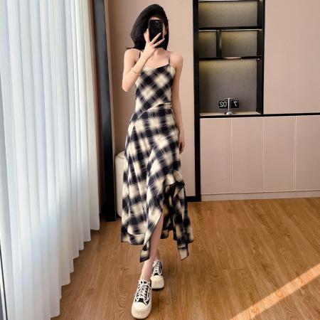 BY16776# 春夏新款不规则设计感法式复古格纹吊带连衣裙绝美裙子