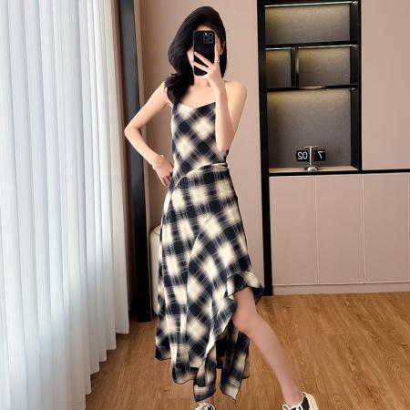 BY16776# 春夏新款不规则设计感法式复古格纹吊带连衣裙绝美裙子