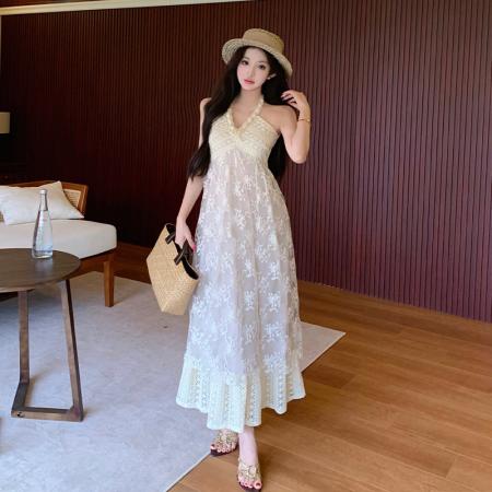 BY16791# 重工编织棉刺绣蕾丝V领沙滩钩花挂脖V领连衣裙夏海边沙滩度假风
