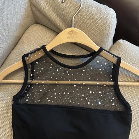 BY16935# 带胸垫烫钻网纱拼接圆领短袖T恤女夏季修身显瘦打底背心  服裝批發女裝批發服飾貨源