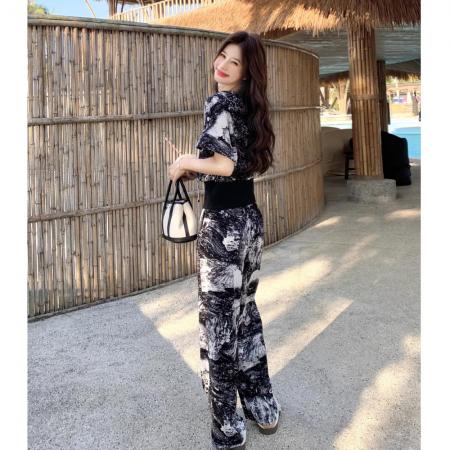 度假风撞色碎花连帽短袖阔腿裤两件套女夏季新款时尚超火套装  服裝批發女裝批發服飾貨源