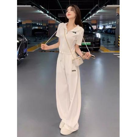 超火夏装一整套韩系减龄运动休闲高级感连帽短袖阔腿裤两件套  服裝批發女裝批發服飾貨源