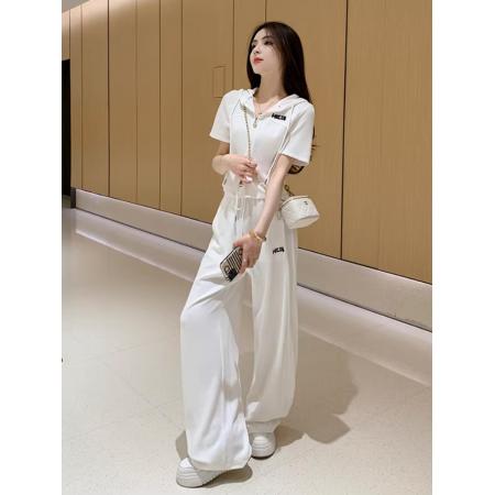 超火夏装一整套韩系减龄运动休闲高级感连帽短袖阔腿裤两件套  服裝批發女裝批發服飾貨源