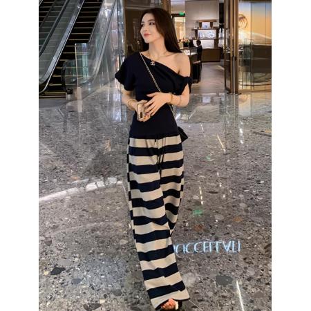 辣妹穿搭休闲套装女巨好看的夏装一整套斜肩短袖条纹阔腿裤两件套  服裝批發女裝批發服飾貨源