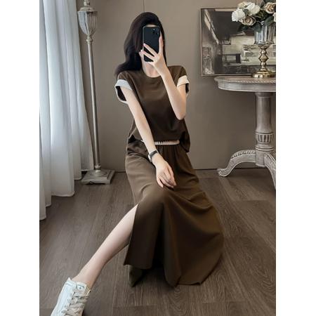 BY17057# 咖色运动休闲套装女夏季时尚韩版气质漂亮短袖开叉半身裙子两件套  服裝批發女裝批發服飾貨源