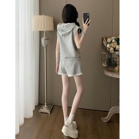 BY17060# 小个子穿搭休闲套装女夏季连帽蕾丝拼接灰色V领运动风短裤两件套  服裝批發女裝批發服飾貨源