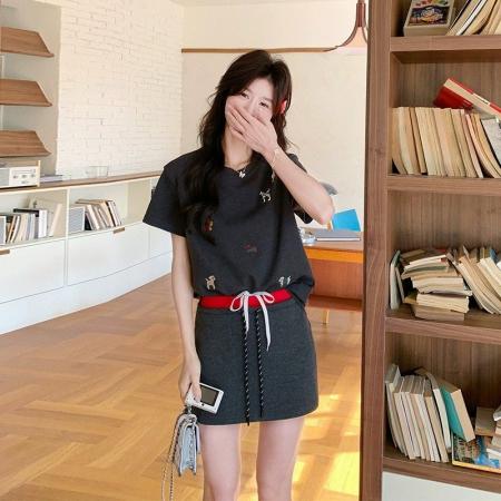 韩系时尚套装女夏新款减龄卡通刺绣短袖休闲短裙两件套  服裝批發女裝批發服飾貨源