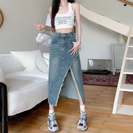 小众设计开叉牛仔半身裙女ins潮毛边a字直筒高腰不规则包臀中长裙  服裝批發女裝批發服飾貨源