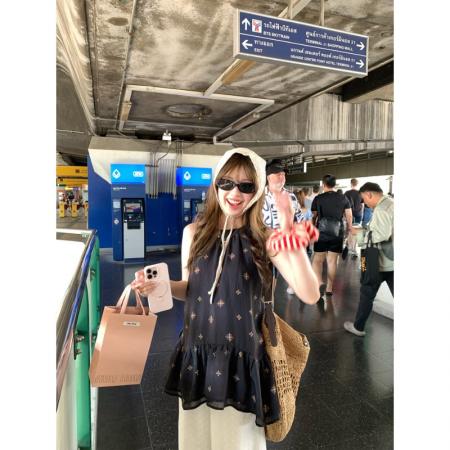 法式甜辣风碎花掐腰露肩上衣女夏季新款外穿小衫设计感小众  服裝批發女裝批發服飾貨源