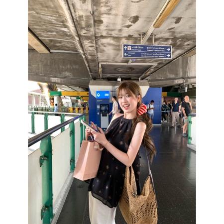 法式甜辣风碎花掐腰露肩上衣女夏季新款外穿小衫设计感小众  服裝批發女裝批發服飾貨源