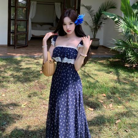 BY17227# 曼陀罗45°斜裁蕾丝拼接一字领碎花吊带连衣长裙女夏法式浪漫蓝色