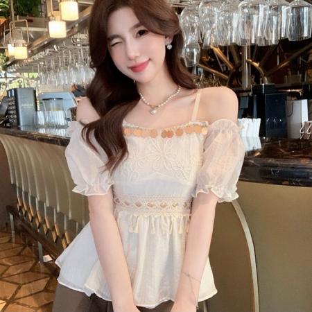 BY17302# 夏季新款设计感收腰纯欲性感露肩上衣法式一字肩泡泡袖雪纺衬衫女