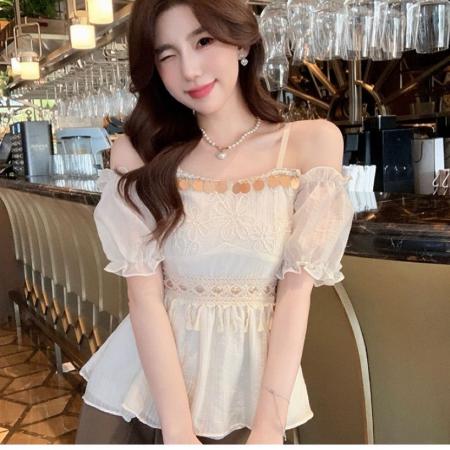 BY17302# 夏季新款设计感收腰纯欲性感露肩上衣法式一字肩泡泡袖雪纺衬衫女