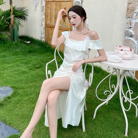 BY17446# 法式吊带裙新款气质轻奢修身显瘦高级设计荷叶边一字肩连衣裙 服裝批發女裝批發服飾貨源