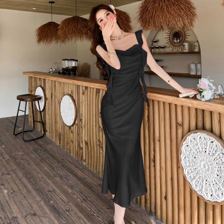 设计感小众氛围感缎面连衣裙女夏季新款收腰显瘦吊带裙 服裝批發女裝批發服飾貨源