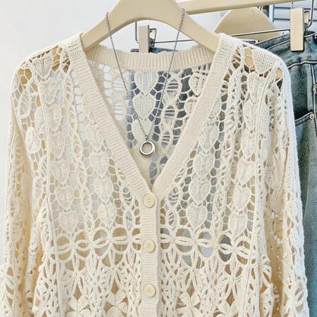 春夏刚需米白镂空V领针织开衫，空调房/防晒都能打，巨显瘦 服裝批發女裝批發服飾貨源