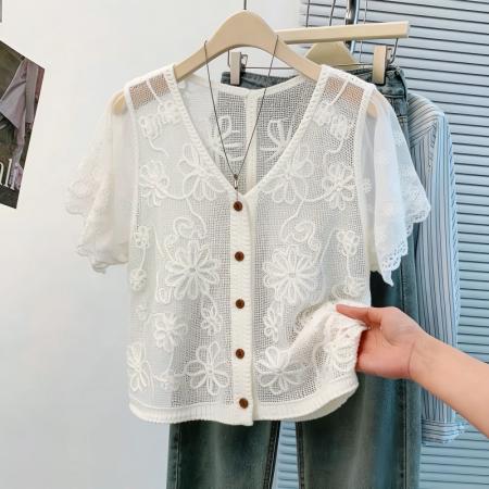 气质名媛风白色蕾丝绣花短袖女夏V领单排扣镂空雪纺开衫外搭 服裝批發女裝批發服飾貨源