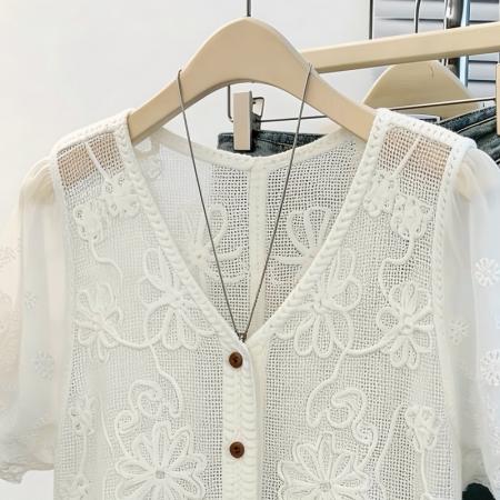气质名媛风白色蕾丝绣花短袖女夏V领单排扣镂空雪纺开衫外搭 服裝批發女裝批發服飾貨源