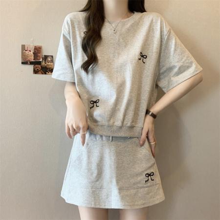 宽松刺绣蝴蝶结圆领短袖T恤上衣+A字高腰修身半身裙两件套女 服裝批發女裝批發服飾貨源