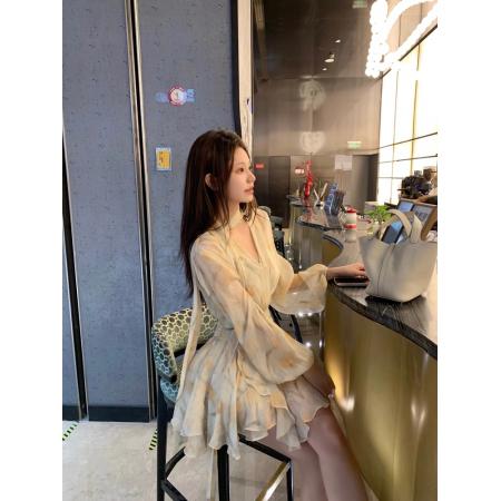 法式碎花v领泡泡袖雪纺连衣裙女春季新款收腰不规则飘带短裙 服裝批發女裝批發服飾貨源