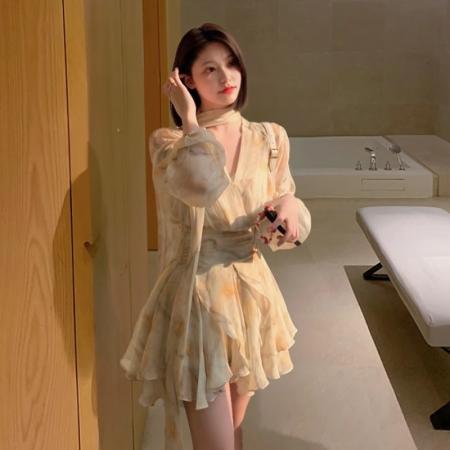 法式碎花v领泡泡袖雪纺连衣裙女春季新款收腰不规则飘带短裙 服裝批發女裝批發服飾貨源