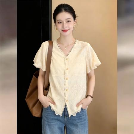BY17537# 韩式镂空提花V领显瘦短袖衬衫女上衣夏凉感百搭上衣 服裝批發女裝批發服飾貨源