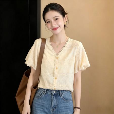 BY17537# 韩式镂空提花V领显瘦短袖衬衫女上衣夏凉感百搭上衣 服裝批發女裝批發服飾貨源