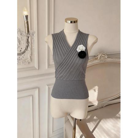 BY17549# 不规则交叉V领针织衫山茶花胸针无袖百搭女背心上衣 服裝批發女裝批發服飾貨源