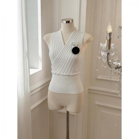 BY17549# 不规则交叉V领针织衫山茶花胸针无袖百搭女背心上衣 服裝批發女裝批發服飾貨源