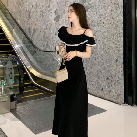 巨好看的黑色法式露肩连衣裙女夏...