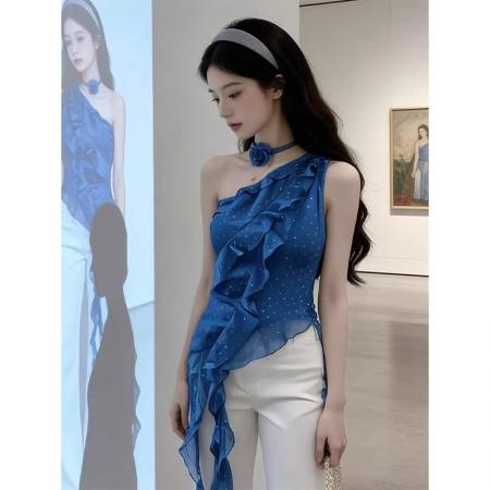 蓝色露肩波点雪纺吊带背心女夏纯欲气质修身显瘦不规则荷叶边上衣 服裝批發女裝批發服飾貨源