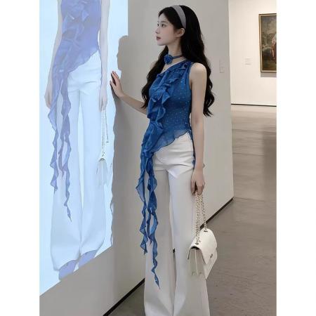 蓝色露肩波点雪纺吊带背心女夏纯欲气质修身显瘦不规则荷叶边上衣 服裝批發女裝批發服飾貨源