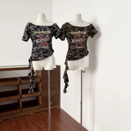 美式迷彩斜肩短袖T恤衫女夏季修身辣妹风字母印花露肩斜领短上衣 服裝批發女裝批發服飾貨源